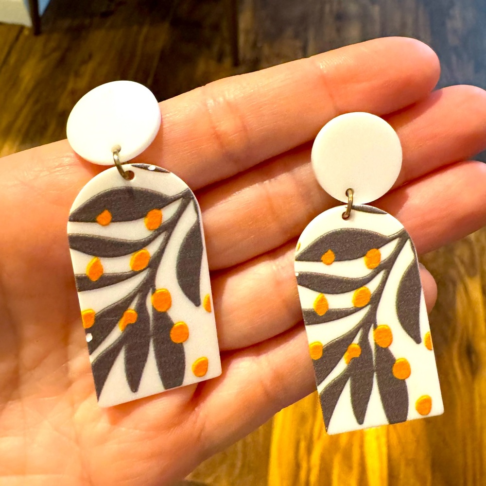Cute hang earrings new